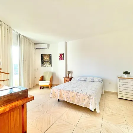 In Malaga With Sea And Mountain Views Апартаменти